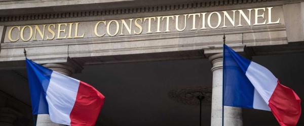 El Consejo Constitucional francés valida las medidas de Macron sobre el certificado covid y la vacunación de sanitarios