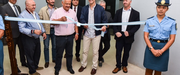 Solo hombres en las inauguraciones de Urtubey: las mujeres, a sujetar la soga