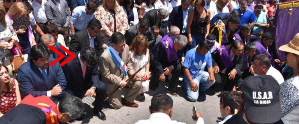 Urtubey, el católico no practicante que se arrodilla ante Dios en una celebración religiosa en La Rioja