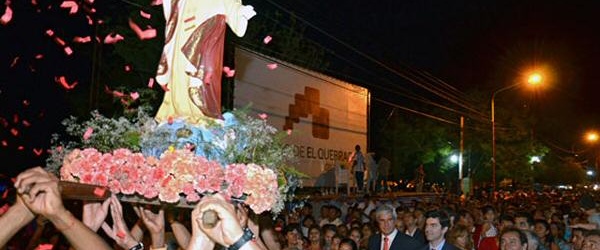 Urtubey y Zottos participan en la procesión de Cristo Rey en El Quebrachal