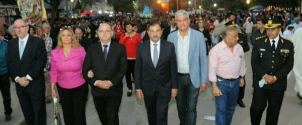 Isa y Zottos encabezan la procesión de San Roque en Embarcación