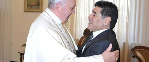 El Papa recibe la visita de Maradona, que se define como 'hincha de Francisco'