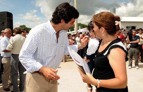 Entrega de viviendas en Tartagal