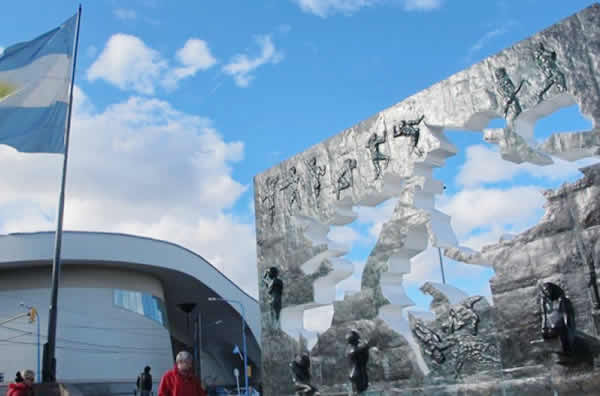Monumento a los caídos en las Islas Malvinas (Foto Télam)