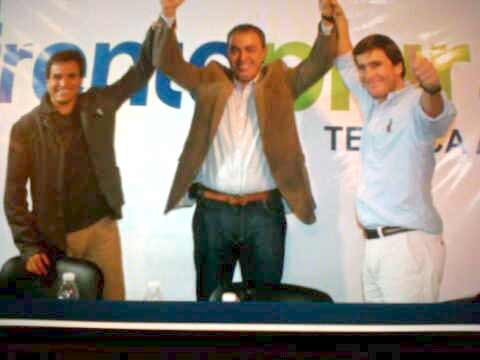 Rodolfo Urtubey y dos militantes místicos