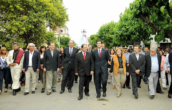 Urtubey (h), a la cabeza de la procesión