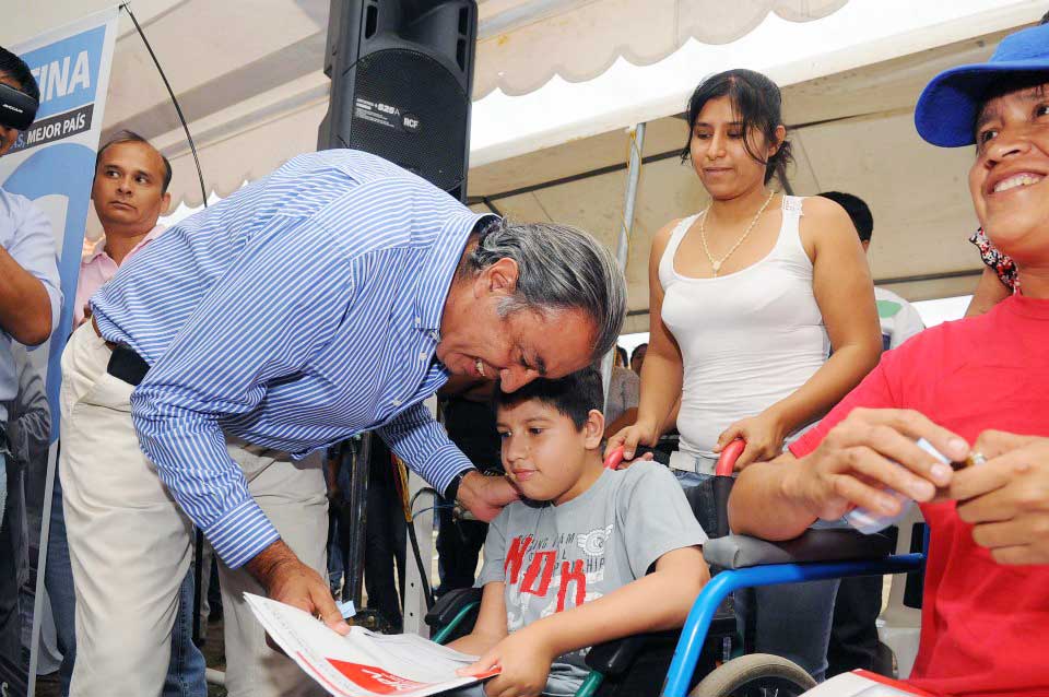 Rodolfo Urtubey regala bienes públicos en Aguaray