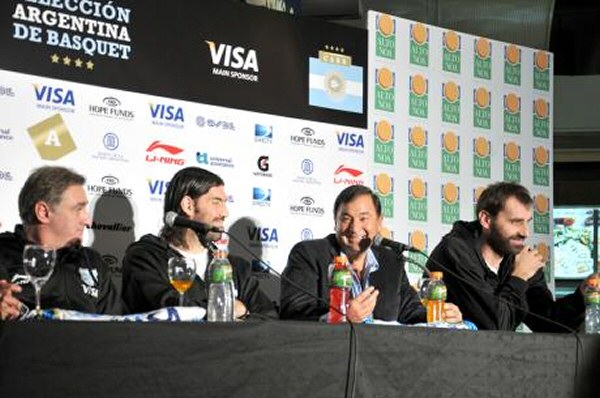 Miguel Isa y jugadores