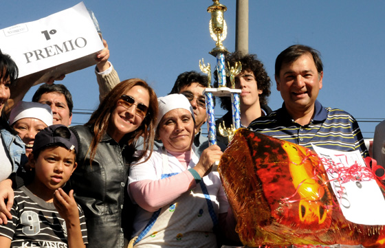La Primera Dama en el concurso de las empanadas