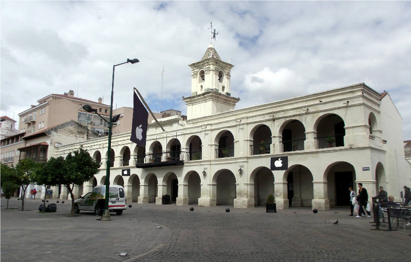Apple Store en el Cabildo de Salta